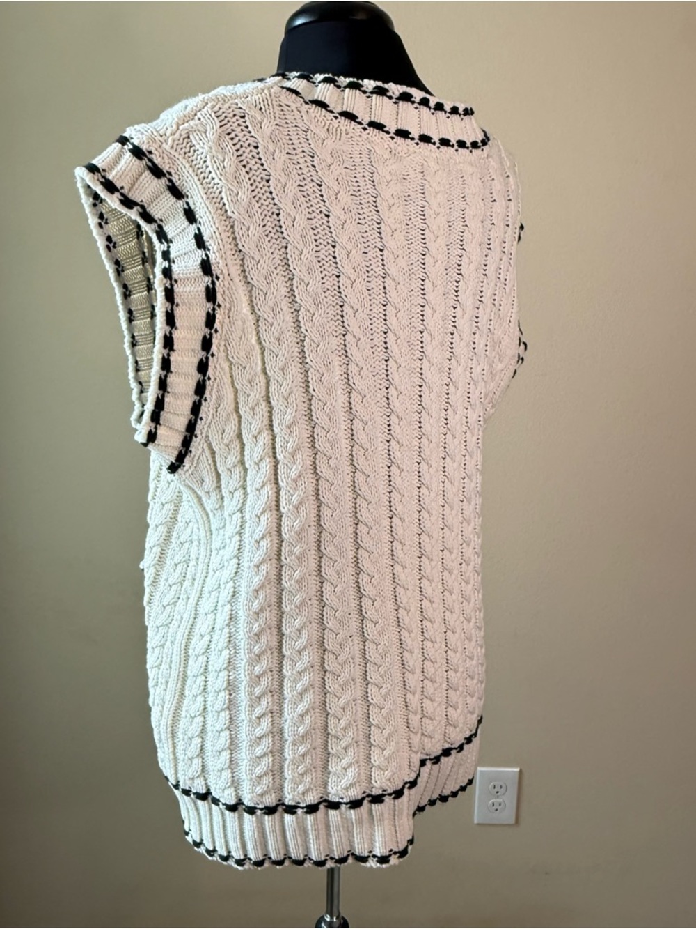 Davi & Dani Cream Cable Knit V-Neck Sweater Vest Size Large - Picture 5 of 11